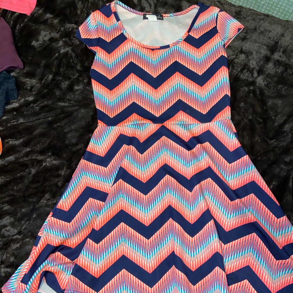 Pink pattern dress - Picture 2 of 4